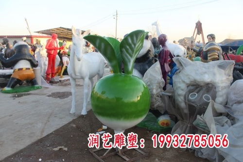 玻璃钢小孩拔萝卜情景雕塑 贵州玻璃钢萝卜雕塑厂的景观艺术之美